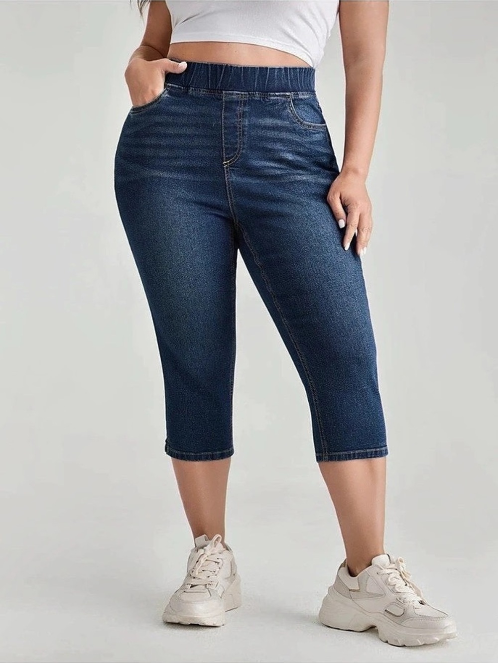 BloomChic Plus Size 5XL Pull-On Stretchy Waist Skinny-Fit Capri Jeans Blue us28